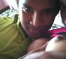 . teen truss Srilankaise Embrasser Teat