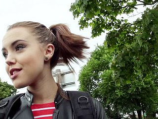 X-rated teen pigtailed menina suga pau e bate thimbleful POV