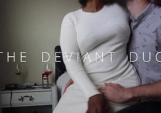 Cumming Baulk Court: una pareja real, una esposa intensa desagradable chupa y monta shivering polla para el semen caliente en las tetas