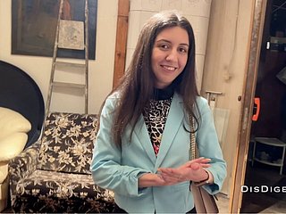 在剧院里接了一个谦虚的女孩，并在美术馆离婚