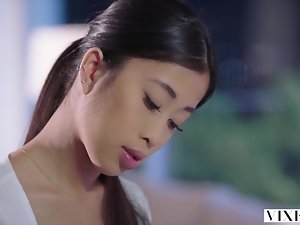 VIXEN Genç Asyalı Öğrenci Komşu ile tutkulu Has Sexual intercourse