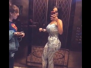 阿拉伯婊子穿着性感连身衣