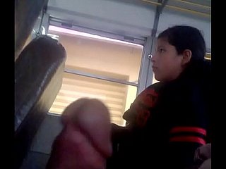 نينا viendo ميل أون فيرجا حافلة